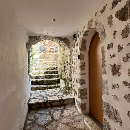 Ξενοδοχείο με διαμερίσματα Akil