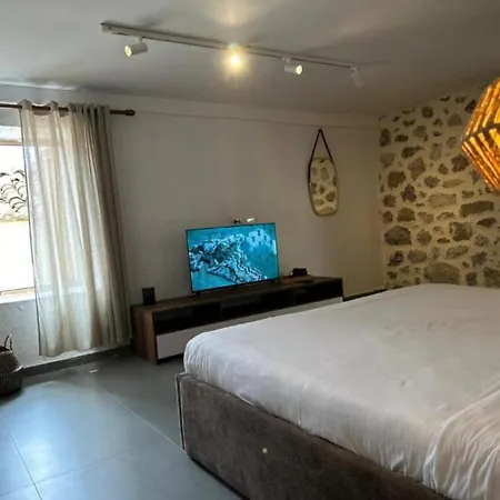 Akil Apartahotel *